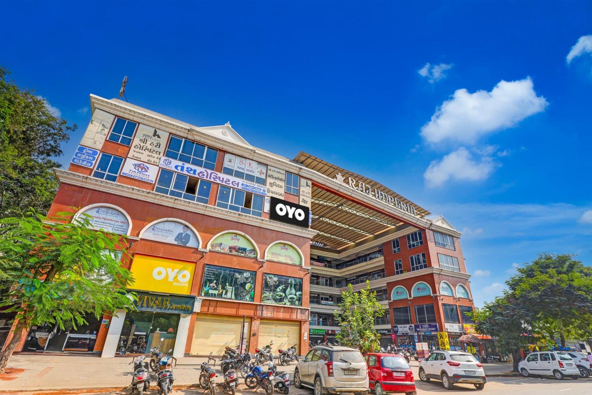 Hotel O Lotus Hotel Surat Exterior photo