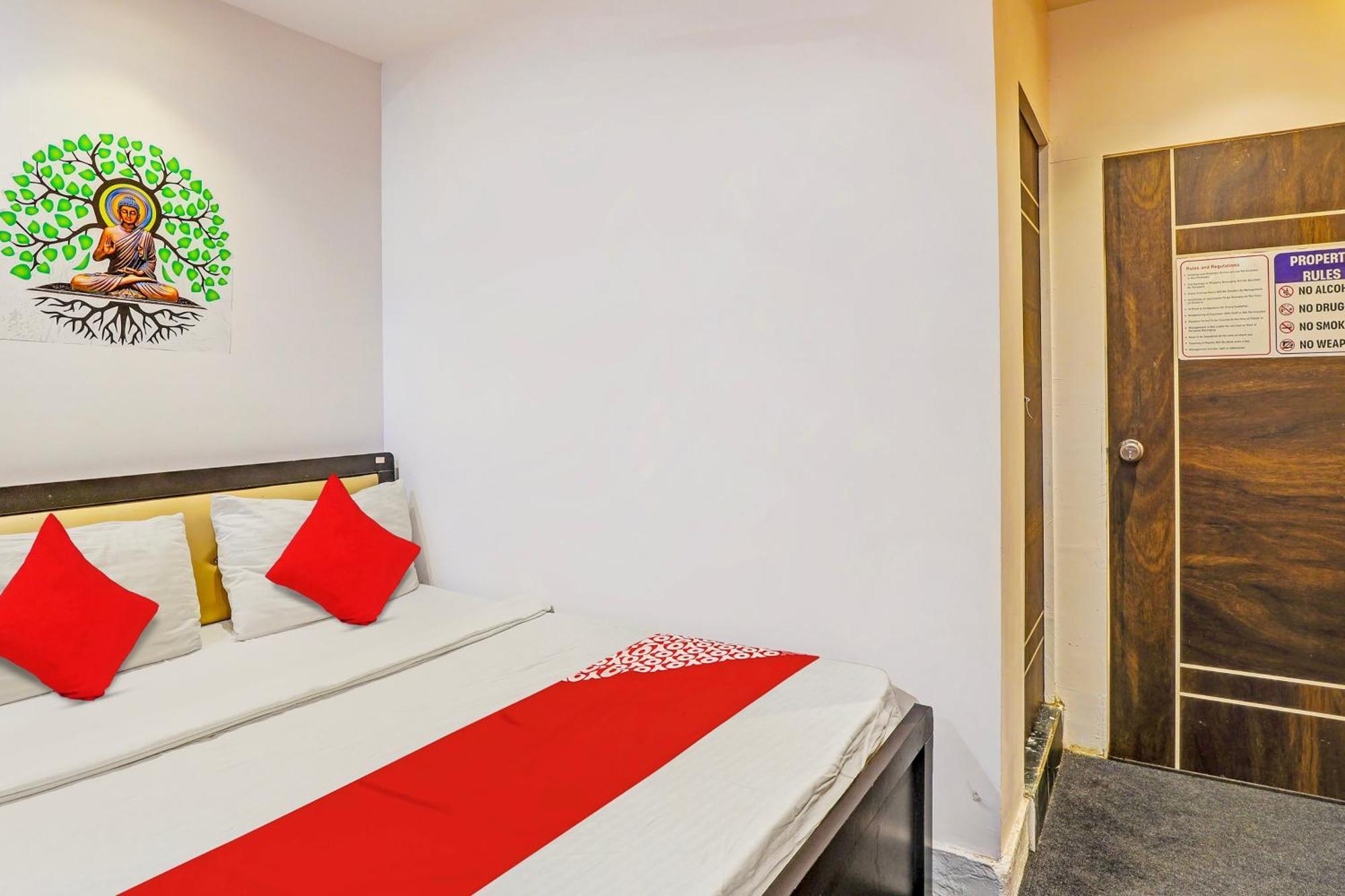 Hotel O Lotus Hotel Surat Exterior photo