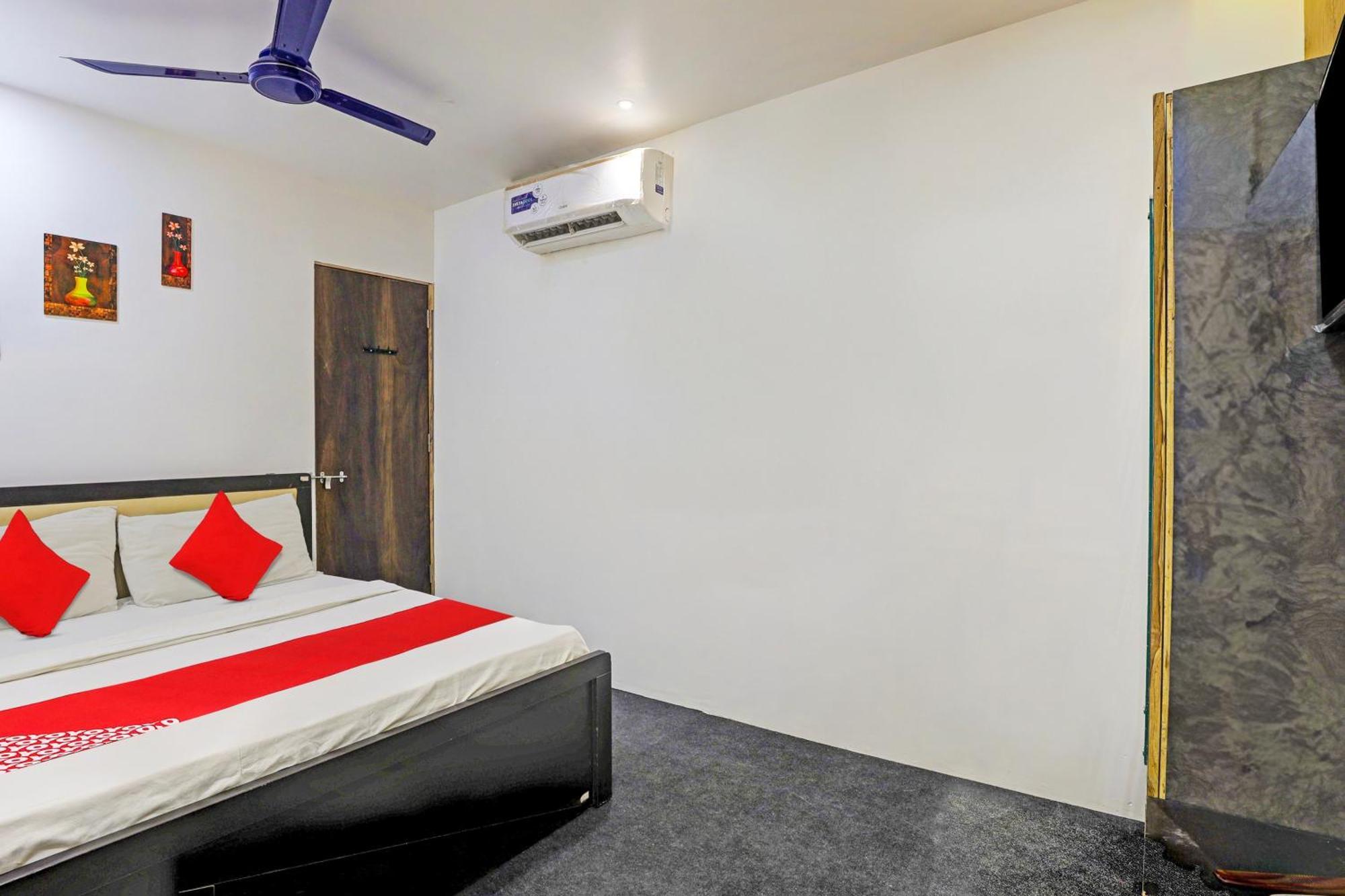 Hotel O Lotus Hotel Surat Exterior photo