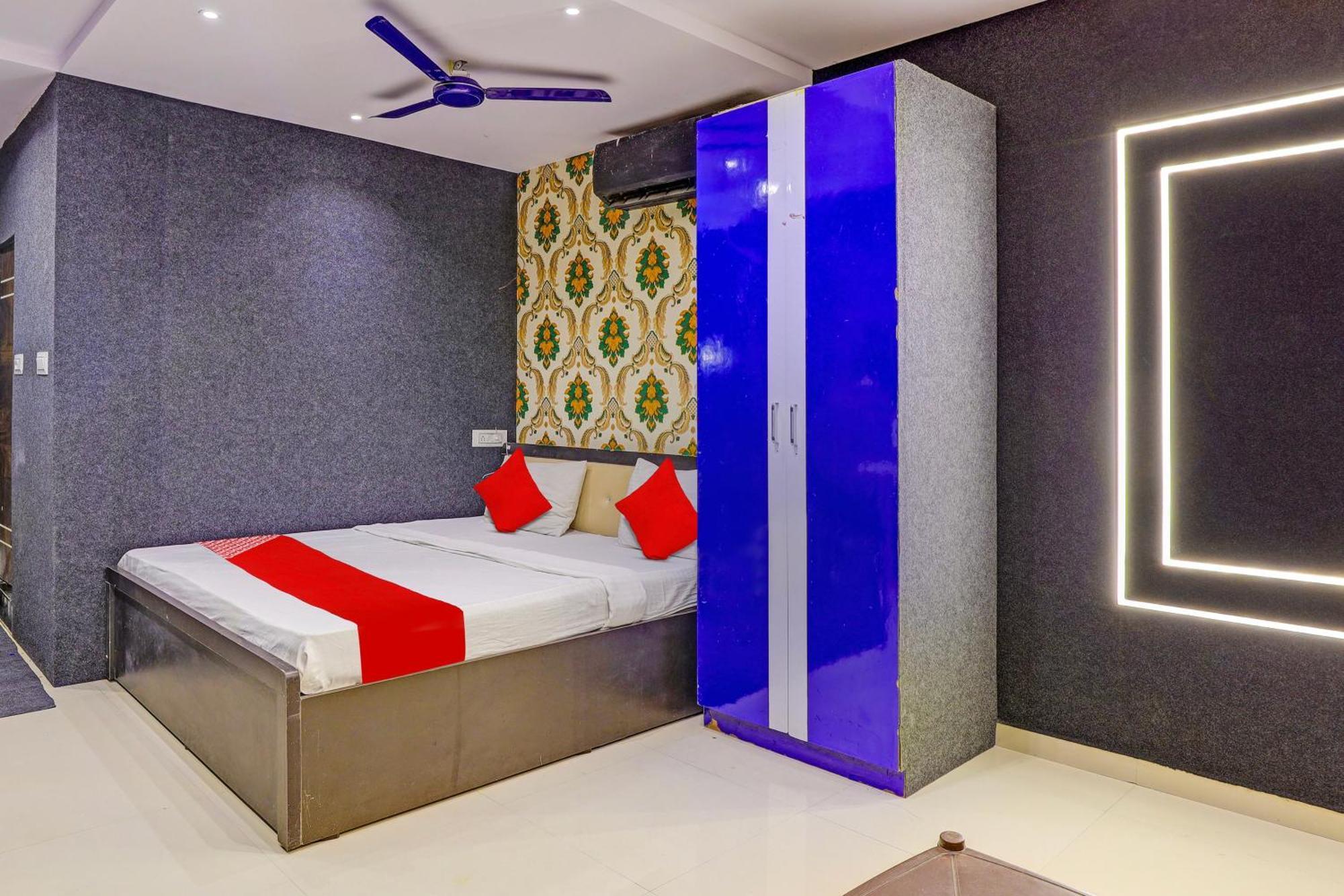 Hotel O Lotus Hotel Surat Exterior photo