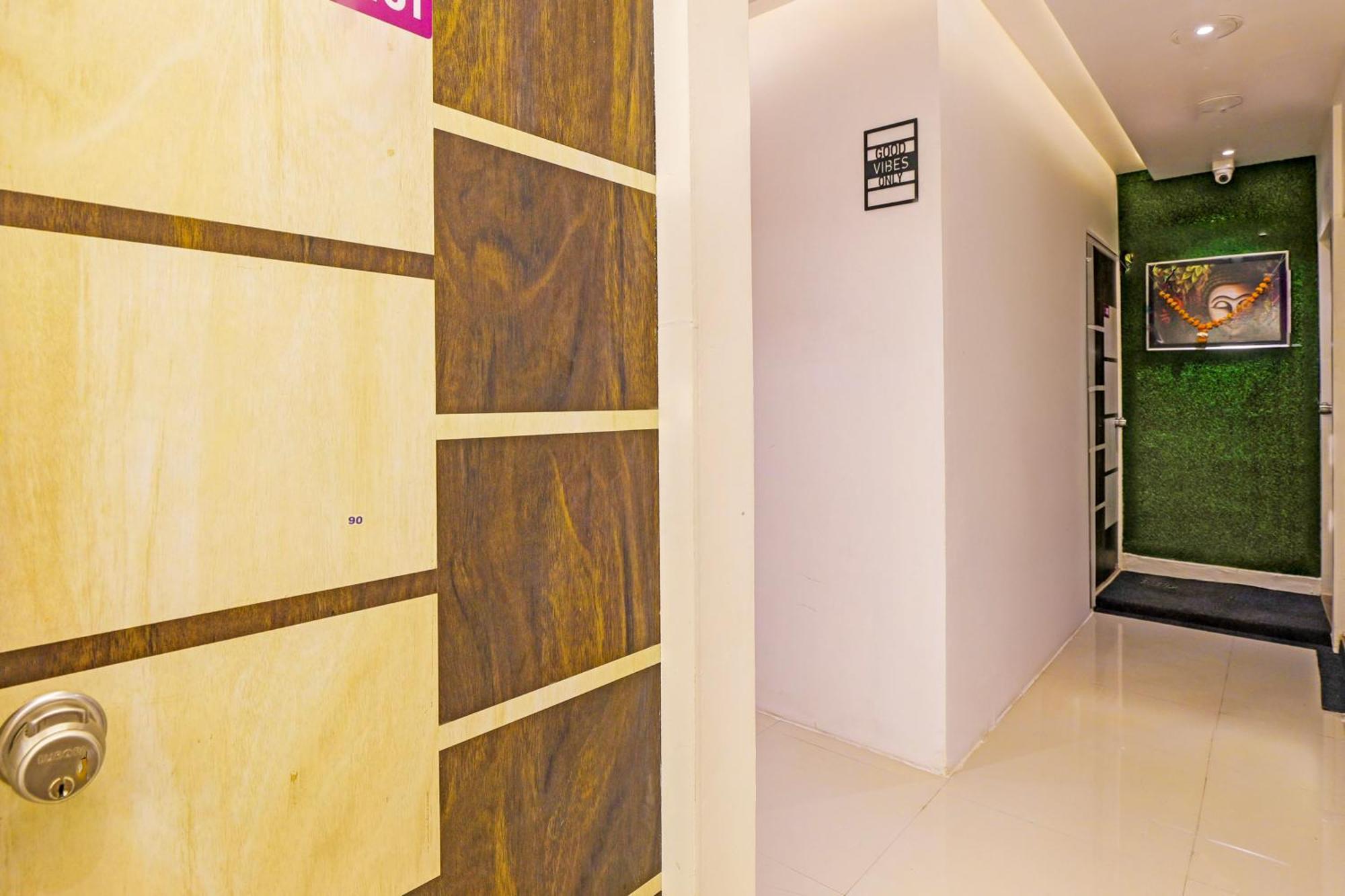 Hotel O Lotus Hotel Surat Exterior photo