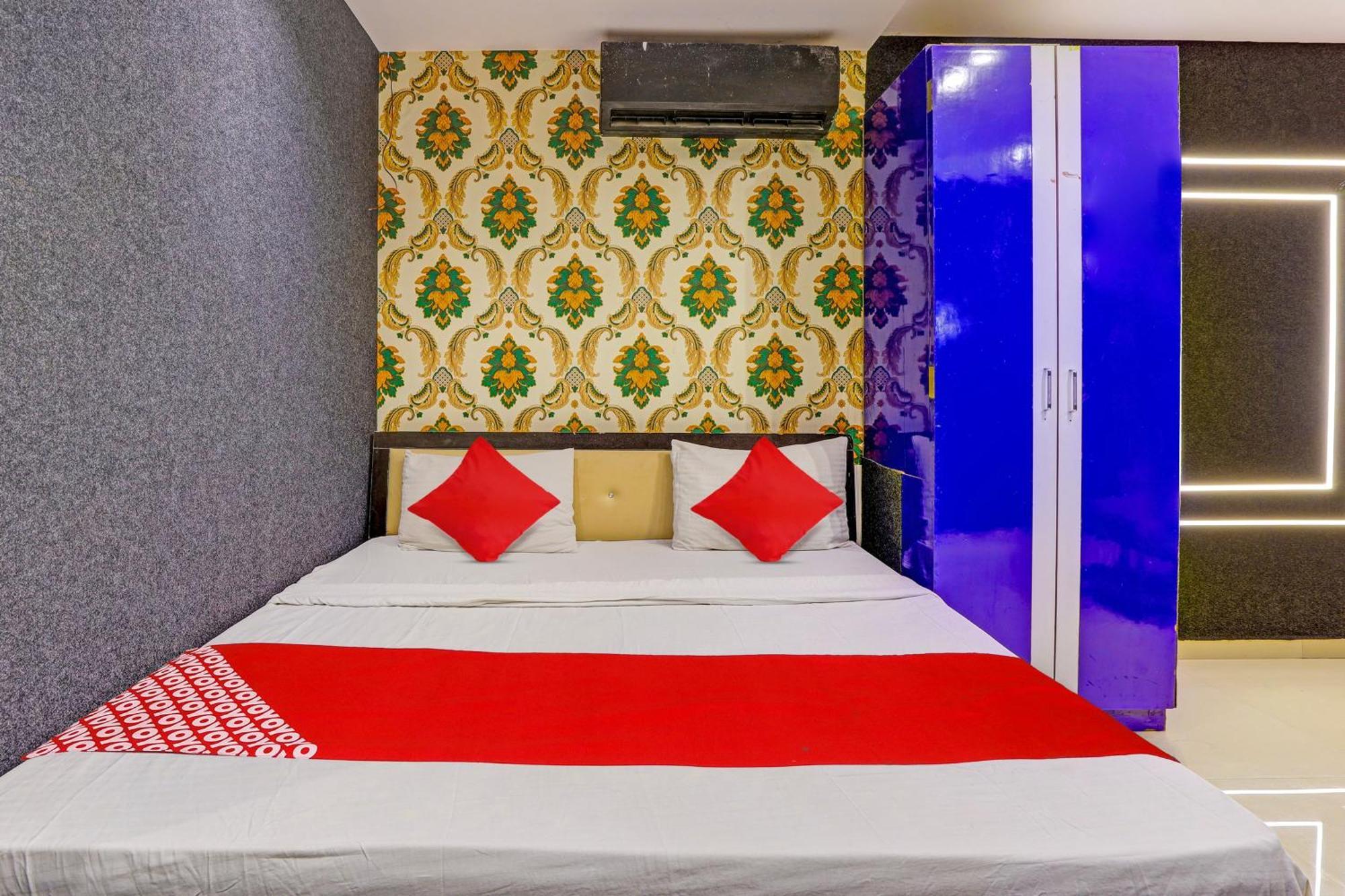 Hotel O Lotus Hotel Surat Exterior photo