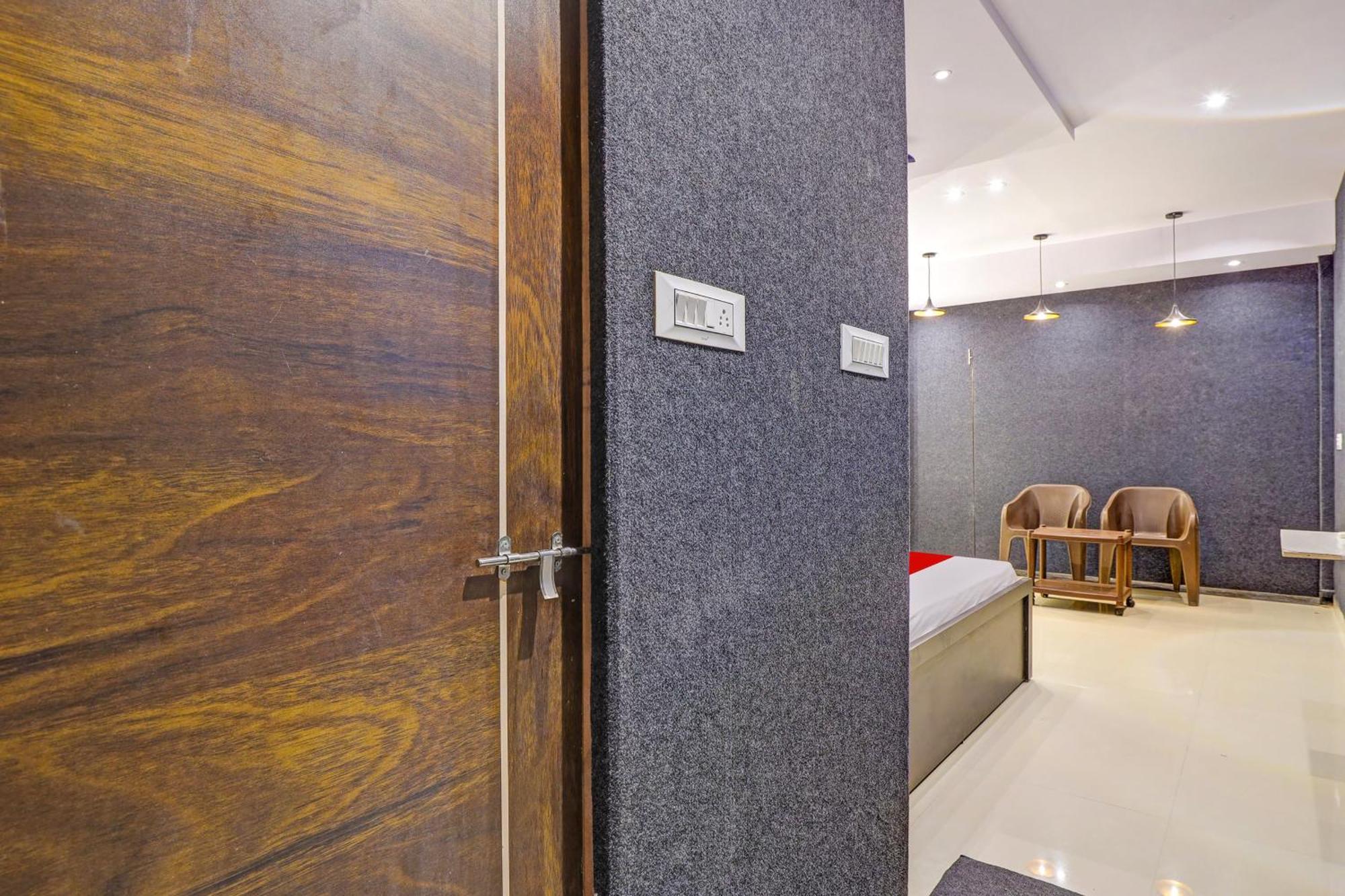 Hotel O Lotus Hotel Surat Exterior photo