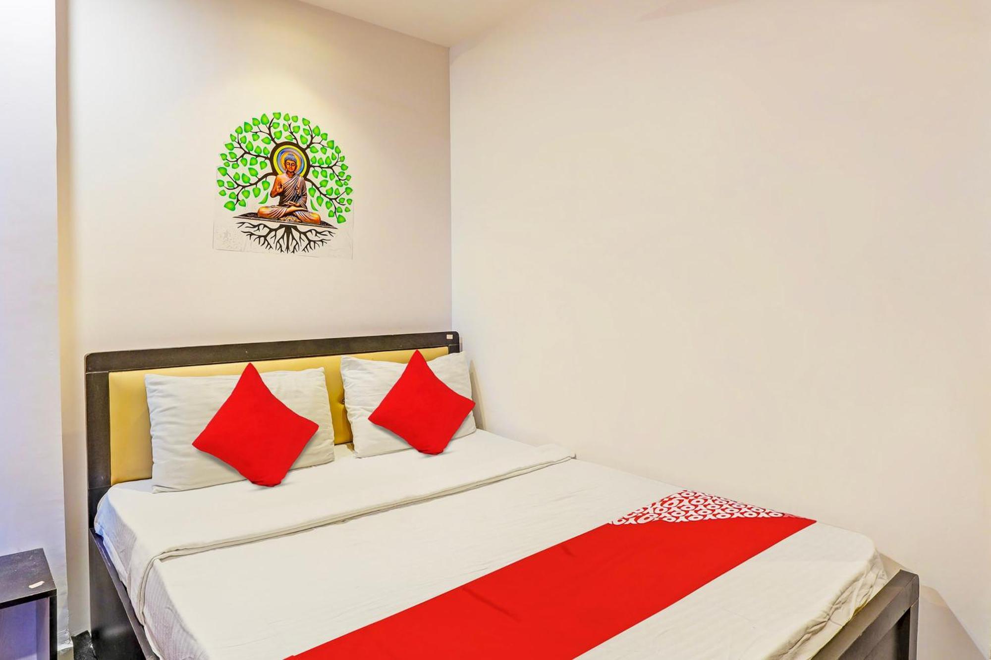 Hotel O Lotus Hotel Surat Exterior photo
